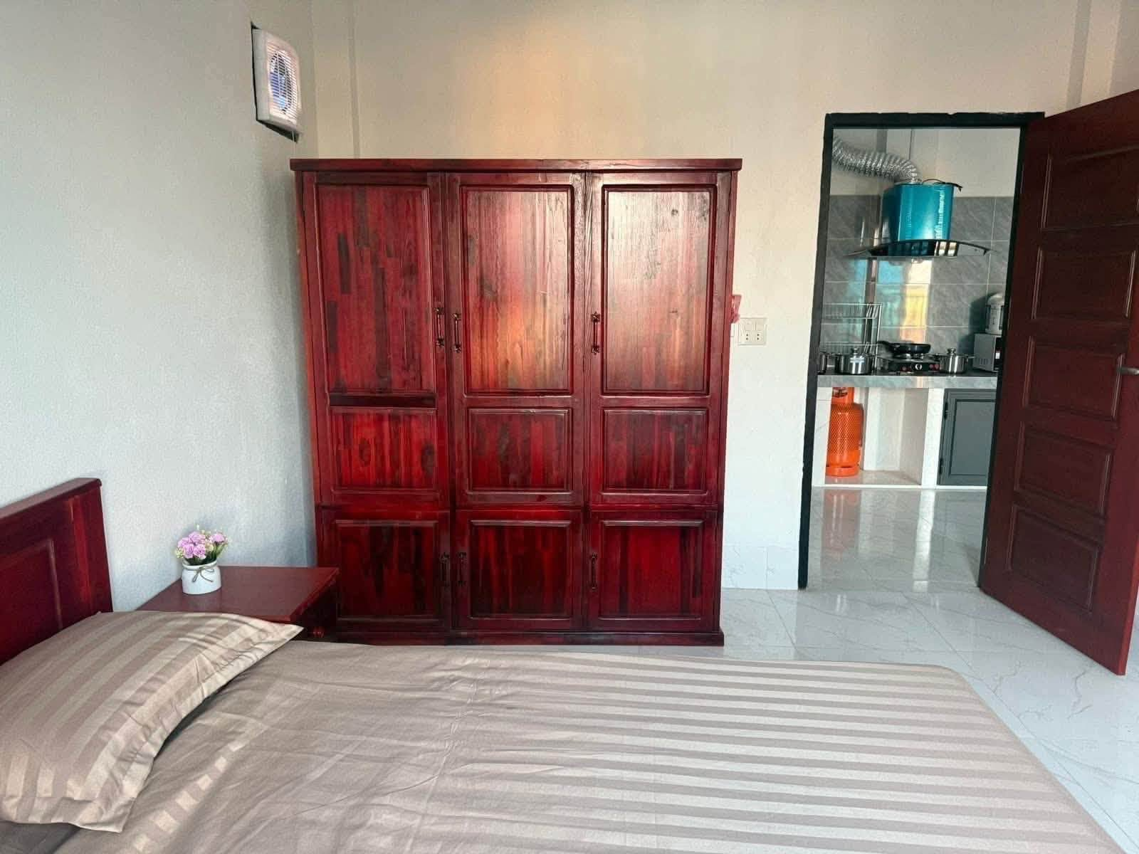 Apartment 5