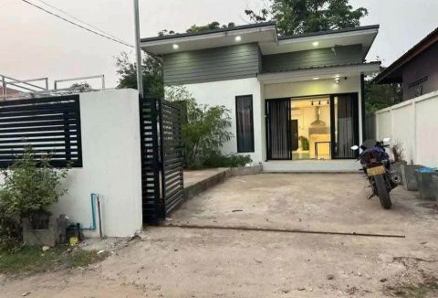 ເຮືອນໄຫ້ເຊົ່າ
