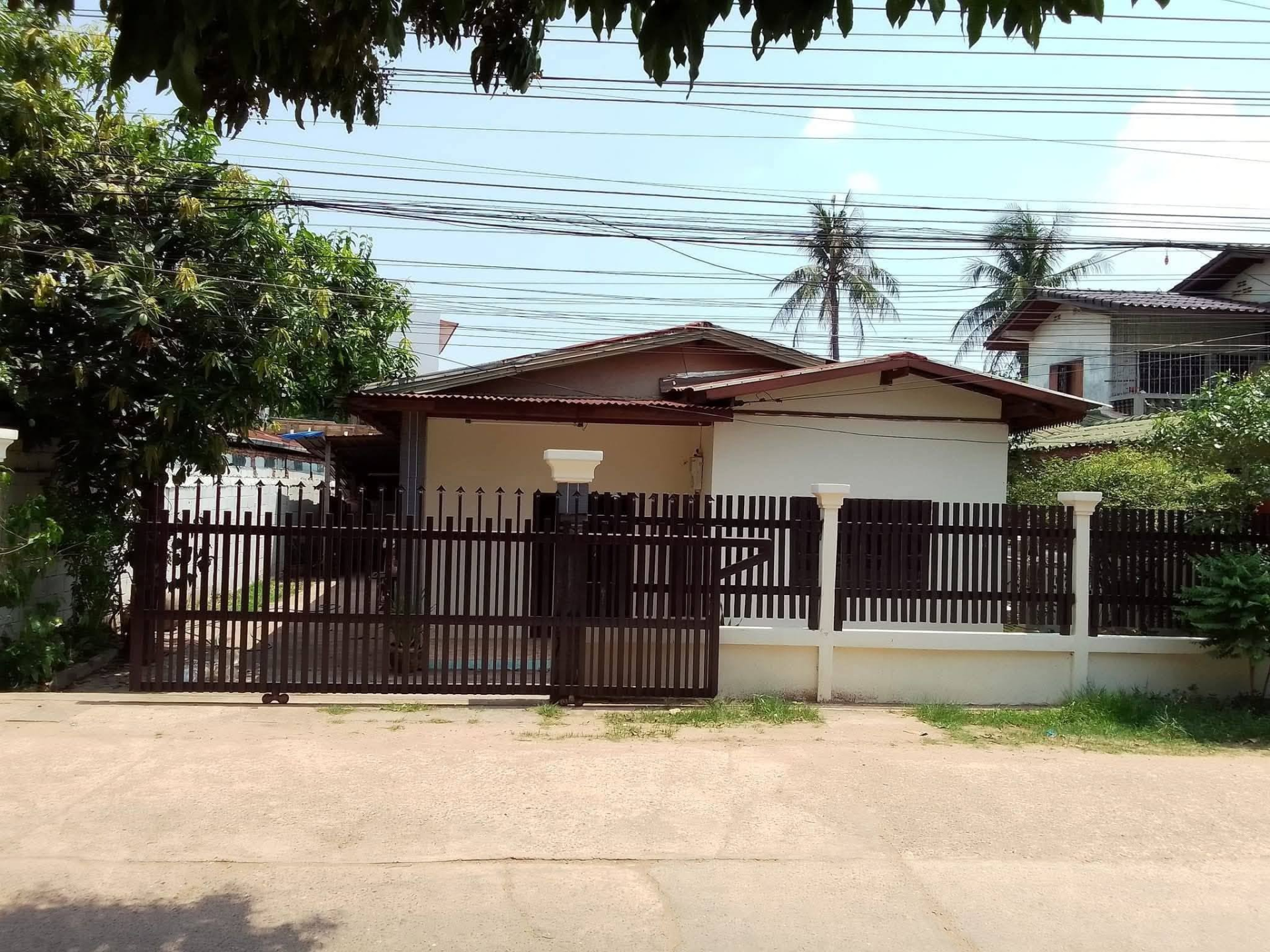 ເຮືອນໃຫ້ເຊົ່າ 1