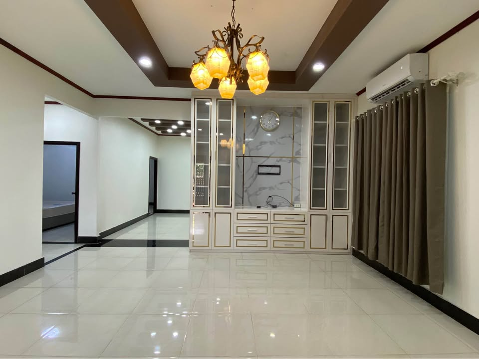 Selling Homes 3
