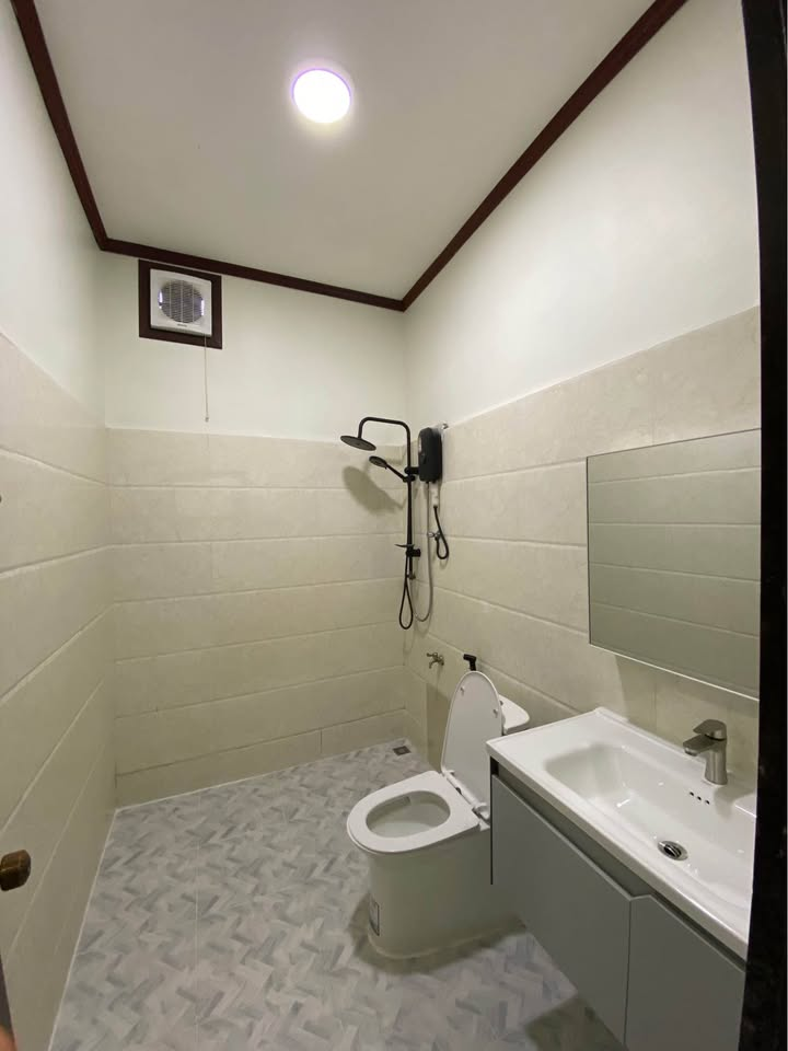 Selling Homes 5