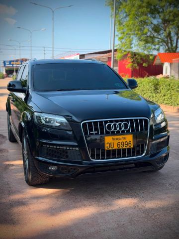 2013 Audi Q7 7-seater SUV